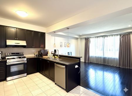 For Lease - 3275 Stalybridge Drive Unit# 47, Oakville, Ontario - Photo 4