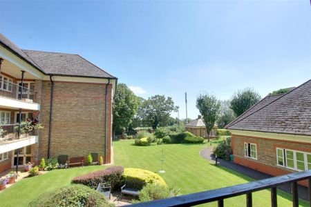 2 bedroom retirement property to rent - Photo 5