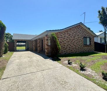 Location to Beach - 3 Good Size Bedrooms - Ensuite to Master - Air Con - Photo 6