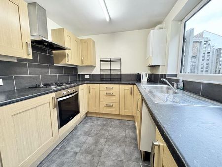 3 bedroom terraced house to rent - Photo 3