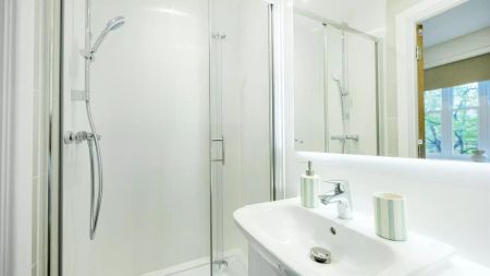 Deluxe Bay Studio - Photo 4