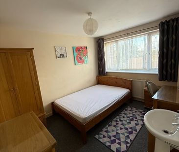 6 Bed End Terrace, Nesbitt Road, BN2 - Photo 5