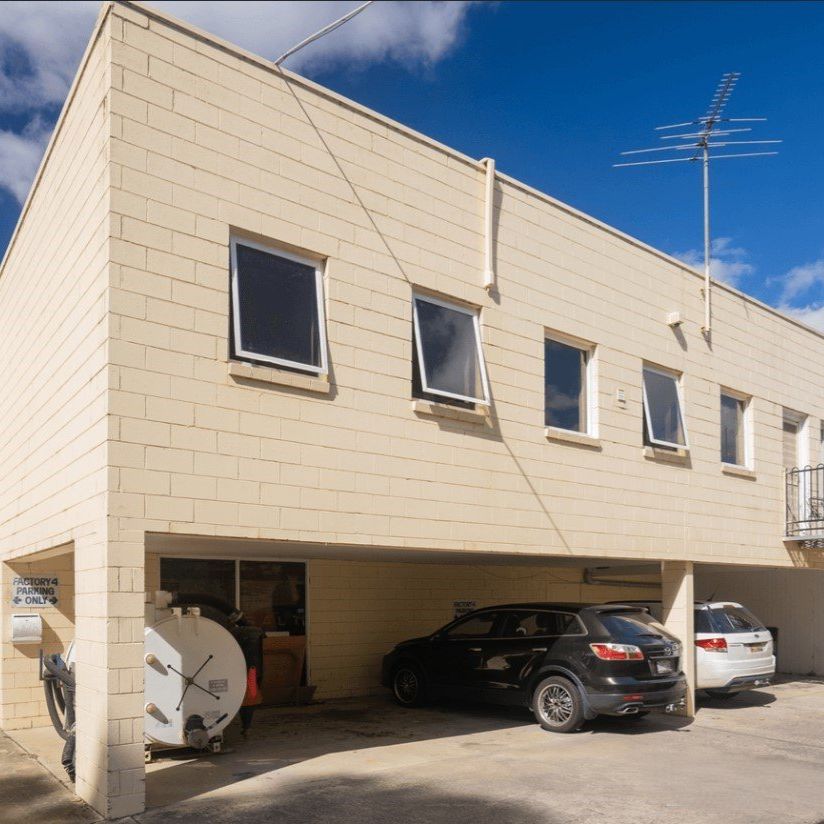 Secure 2 Bedroom Apartment in Industrial Warehouse Location - Photo 1