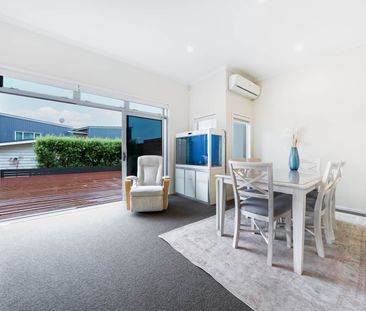 Sun-Filled Modern 3 Bedroom Home in Hobsonville! - Photo 4