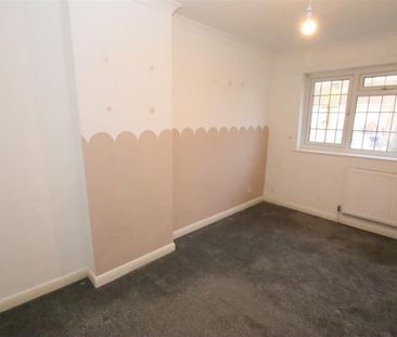 3 bedroom Terraced House to let - Photo 4