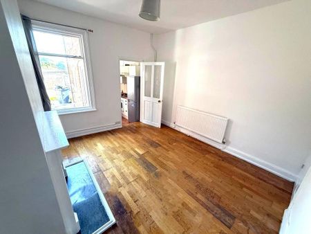 2 bedroom terraced house to rent - Photo 4