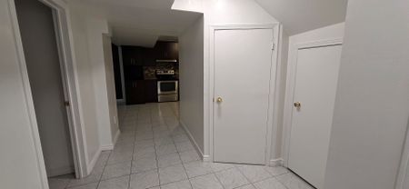 For Lease - 8 WATERFALL Road, Vaughan, Ontario - Photo 3