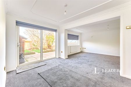 3 bedroom house to rent Shawbridge, Harlow, Essex, CM19 - Photo 2