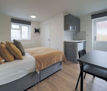 Room in a Shared House, The Meadow Way, HA3 - Photo 1