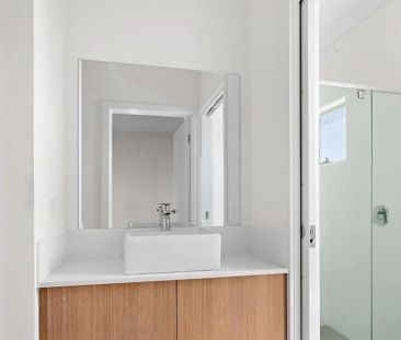 Modern Townhouse Living in Prime Location - Photo 5