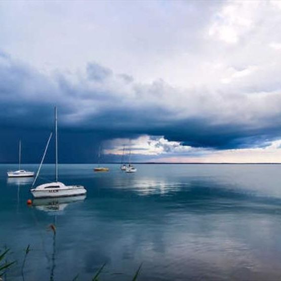 Kiadó újszerű állapotú lakás - Balatonkenese - Photo 1