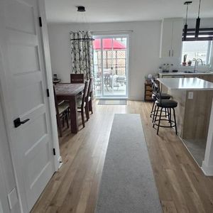 logement 5 1/2 sur deux étages avec cour arrière gazonné à Sainte-Madeleine - Photo 2