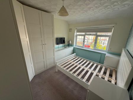 3 bedroom semi-detached house to rent - Photo 5