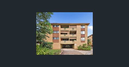 Beautiful Bright 2 Bedroom Apartment - Photo 2