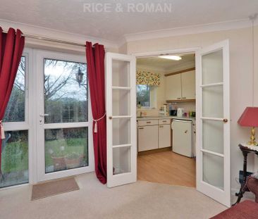 1 Bedroom Apartment, Royston Court – Hinchley Wood - Photo 1
