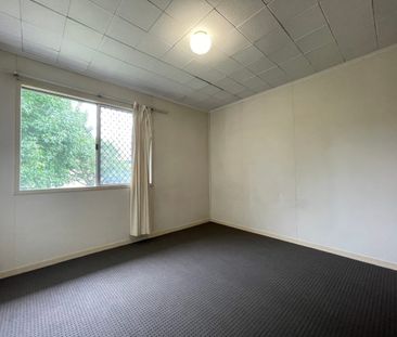 Classic and Spacious home! - Photo 6