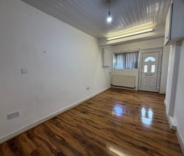 4 bed detached house to rent Tenby Close, chadwel heath station - Photo 6