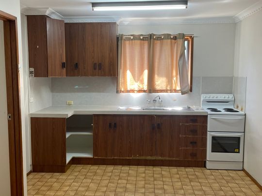 Tidy Unit, close to CBD and beach - POOL IN COMPLEX! - Photo 1