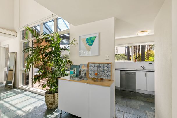 A Surprisingly Tranquil, Lush, Urban Townhouse - Photo 1