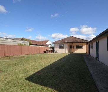 Well Presented Family Home!! - Photo 5