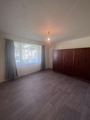 Cozy One Bedroom Home - With Ample Storage - Photo 2