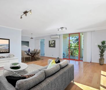 Spacious, light filled and convenient - Photo 4