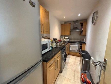 2 bedroom flat to rent - Photo 4