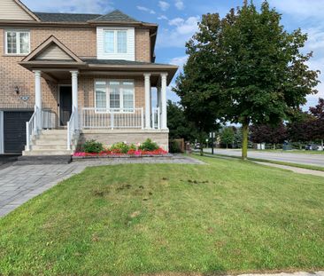 For Lease - 331 Spruce Grove Crescent, Newmarket, Ontario - Photo 2