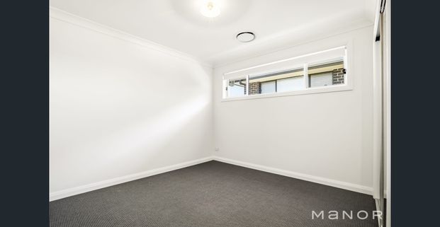 Beautiful Near-New Family Home in a Quiet Oakville Pocket! - Photo 1