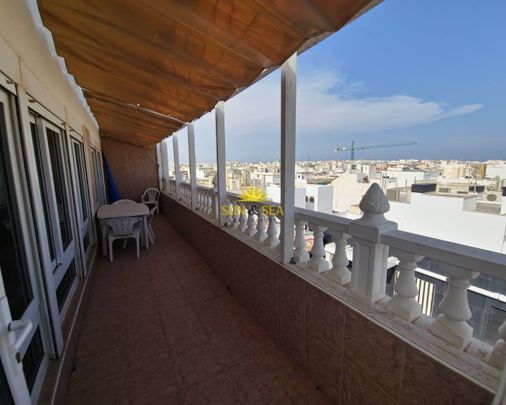 4 BEDROOM PENTHOUSE FOR RENT WITH SEA VIEWS IN THE CENTER OF TORREVIEJA - Photo 1