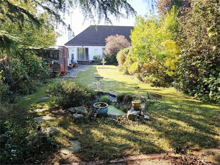 3 bedroom semi-detached bungalow to rent - Photo 3