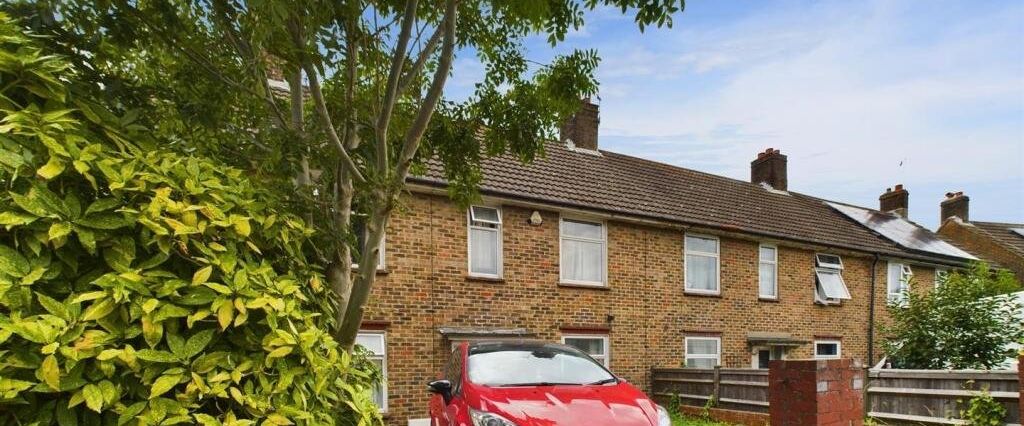 4 bedroom terraced house to rent - Photo 1