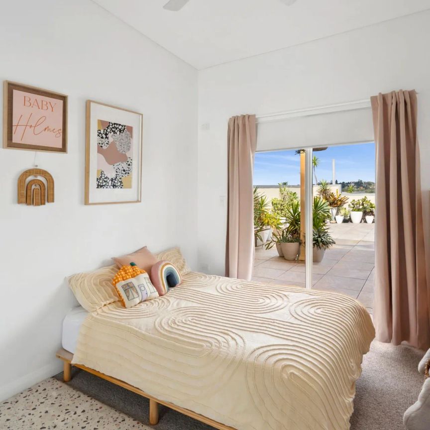 Oversized two-bedroom apartment with rooftop terrace - Photo 1