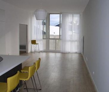Location Appartement 3 pièces 79m² POITIERS 86000 - Photo 3