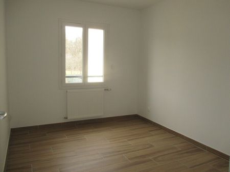 Location Maison 4 Pièces 72 m² - Photo 2