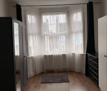 2 Bed Maisonette, Knotts Green Road, E10 - Photo 2