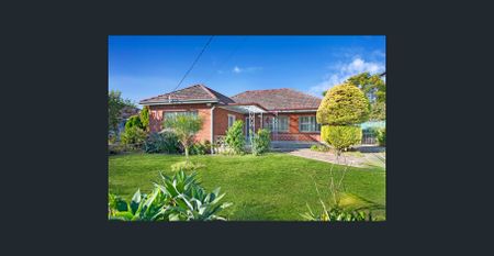 FULL OF CHARACTER - Photo 2