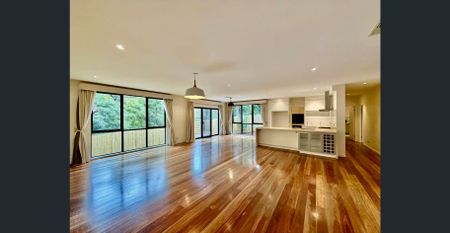 Magnificent home, perfect for multi-generational families - Photo 2