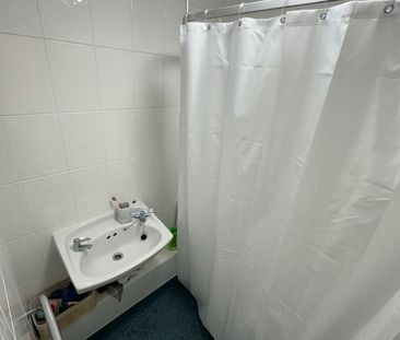 Room in a Shared Flat, Cottingley Heights, LS11 - Photo 5