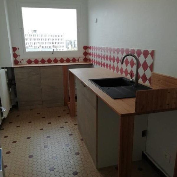 Location Appartement 2 pièces 45m² PARIS 19ème - Photo 1