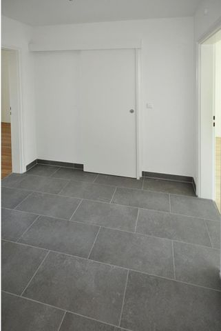 Zentral gelegene, sanierte 3-Zimmer-Wohnung mit Südbalkon in Taufkirchen - Photo 2