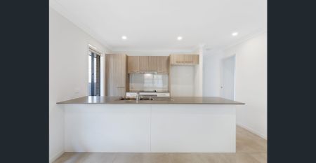 CONVENIENCE AND LIFESTYLE IN ELLEN GROVE - Photo 2