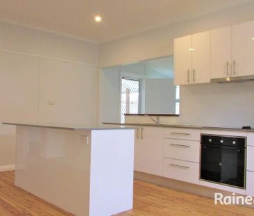 Two Bedroom Fully Renovated Home - Photo 3