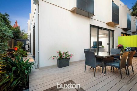 Large Rear Courtyard with Style and Space - Photo 5