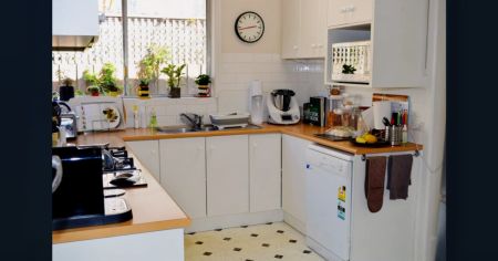 2 Bed, 1 Bath - Photo 3