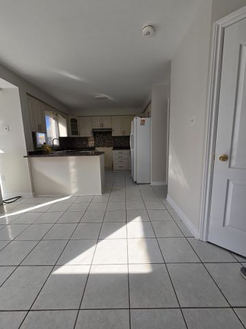 For Lease - 135 Moffatt Avenue, Brampton, Ontario - Photo 5