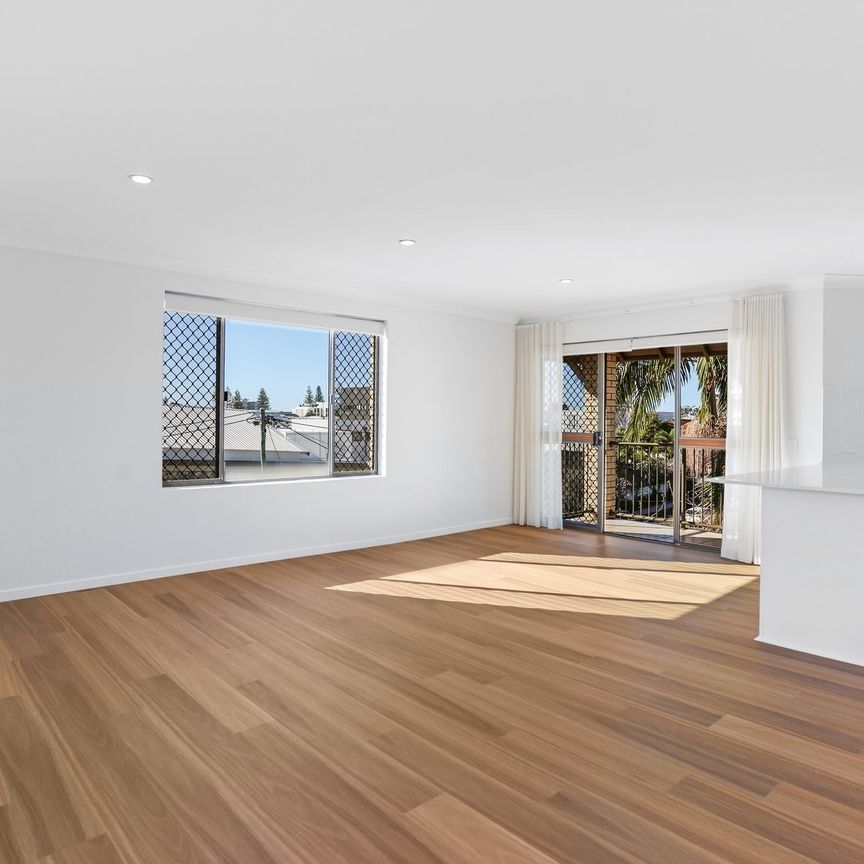 Fully Renovated | Beautiful Coastal Apartment | Walk to Mermaid Beach | Hinterland and City Views - Photo 1