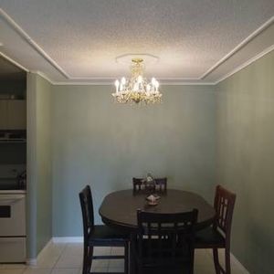 2 bdrm 1 1/2 bath - Photo 2