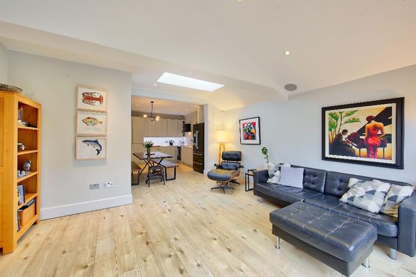 4 bedroom terraced house to rent - Photo 1