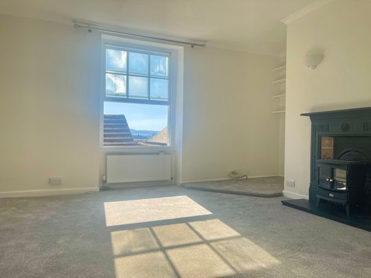 2 bedroom Two Bedroom Maisonette With Lovely Views to rent - Photo 1